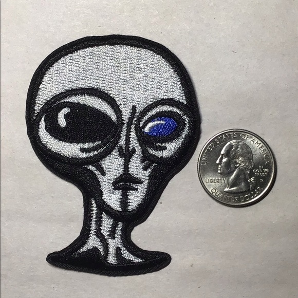 3” Alien head iron on patch - Picture 2 of 2